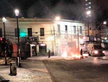 Antisociales protagonizan incidentes y enfrentamientos con Carabineros en Valparaíso