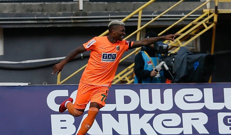 Junior Fernandes participó en clasificación del Alanyaspor a cuartos de Copa de Turquía