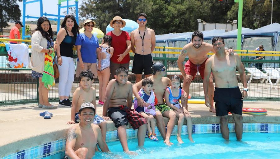 Con Taller de Natación Inclusivo, La Cruz promueve la integración de niños con trastornos cognitivos, sensoriales o físicos