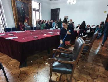 Inundaciones en cementerio de Valparaíso: Corporación logra acuerdo y manifestantes deponen toma de salón municipal