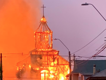 Detienen a sujeto por su presunta participación en incendio de la iglesia San Francisco de Ancud