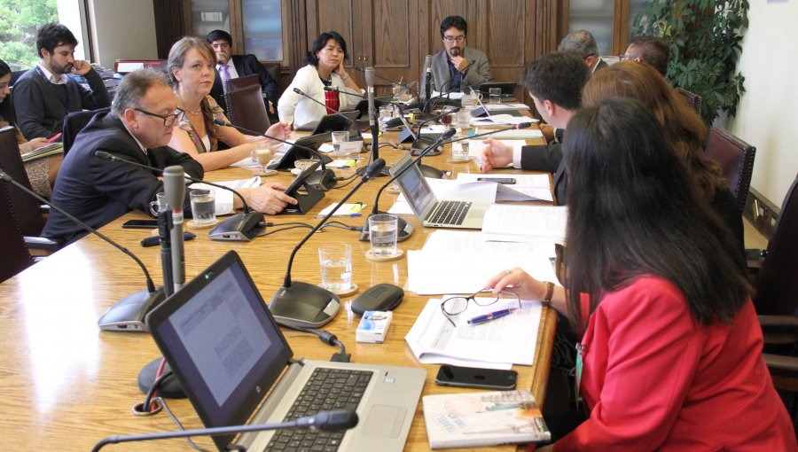 Comisión del Senado aprueba y despacha a Sala proyecto que despenaliza deudas en educación