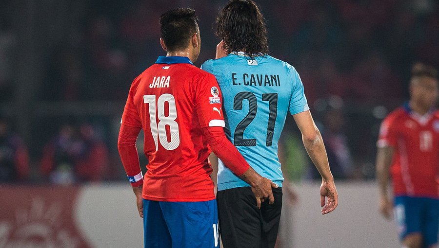 Gonzalo Jara recordó el 'dedo a Cavani': "Habían cosas peores antiguamente"