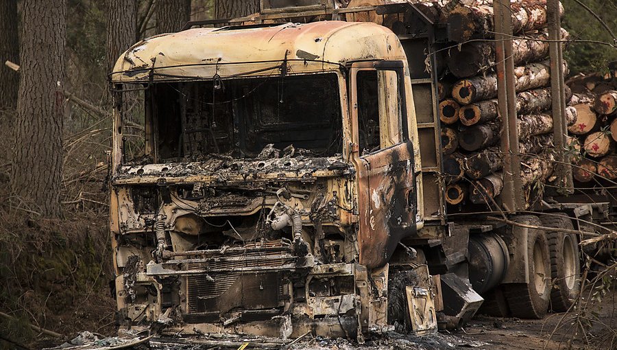 Coordinadora Arauco Malleco se adjudica seis ataques incendiarios en tres regiones del país