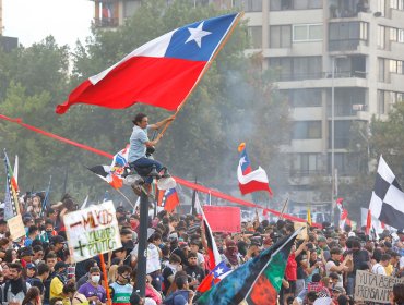 The Economist: Chile pasó de ser una "democracia defectuosa" a una "plena" tras el estallido social