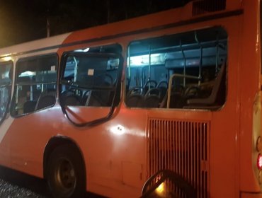 Carabineros detuvo a dos personas presuntamente vinculadas a intento de quema de un bus en Maipú