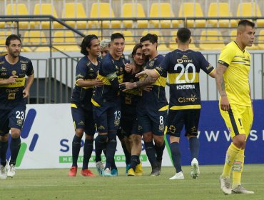 Everton remontó ante la U. de Concepción y debutó con triunfo