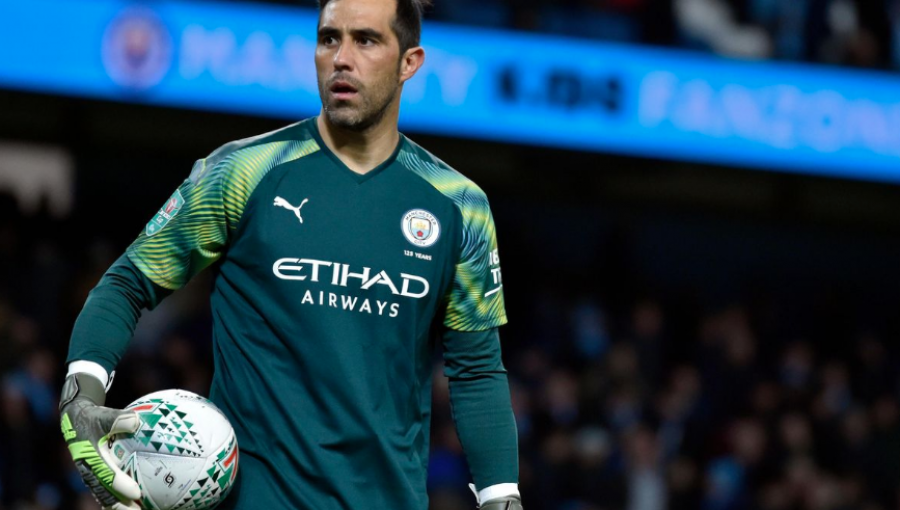 Claudio Bravo fue titular en goleada 4-0 del Manchester City por FA Cup