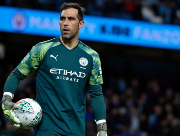 Claudio Bravo fue titular en goleada 4-0 del Manchester City por FA Cup