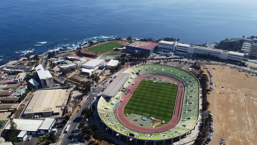 Santiago Wanderers y Universidad Católica dan vida al "duelo de campeones" en Valparaíso