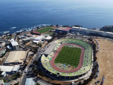 Santiago Wanderers y Universidad Católica dan vida al "duelo de campeones" en Valparaíso