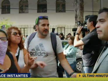 Periodista de «Buenos días a todos» fue expulsado por manifestantes de sede de PSU