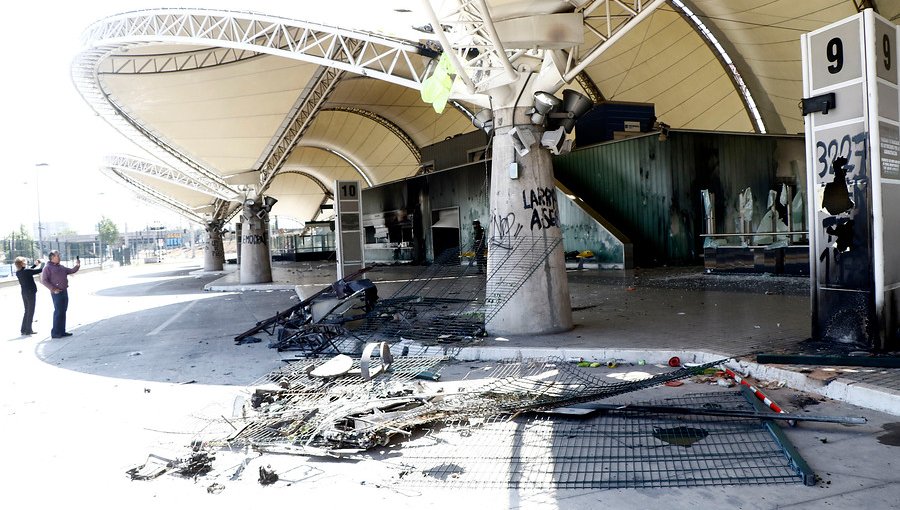 Decretan prisión preventiva para los dos formalizados por daños e incendio a estación El Sol del Metro