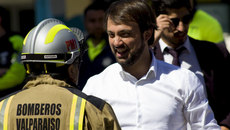 Diputado UDI lleva a Contraloría caso de parquímetros administrados por Bomberos en Valparaíso