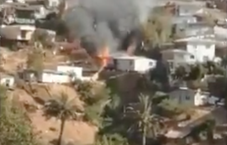 Viña del Mar: Incendio afectó a dos viviendas en población Puerto Aysén de Forestal Alto