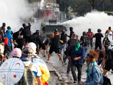 Metro de Santiago cierra estaciones en Líneas 1 y 4 por manifestaciones en el exterior