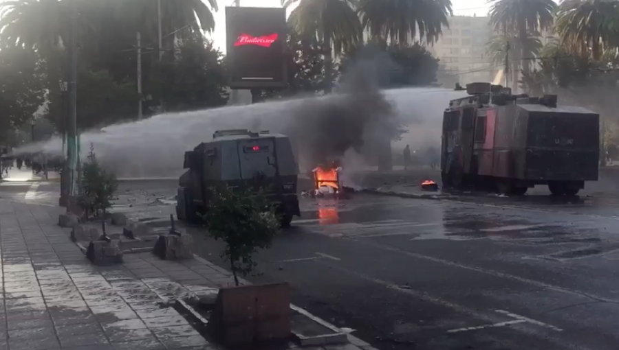 Manifestación por muerte de hincha colocolino termina en disturbios en Valparaíso