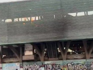 Manifestantes prendieron fogatas al interior de la estación Protectora de la Infancia del Metro