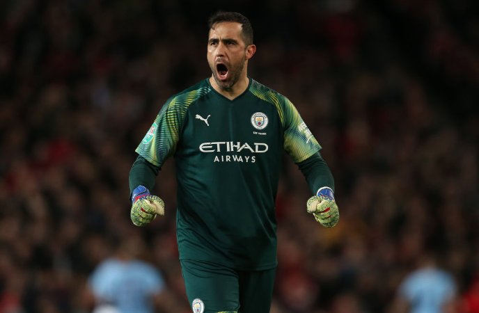 El City de Claudio Bravo clasificó a la final de Copa de la Liga pese a caer ante el United