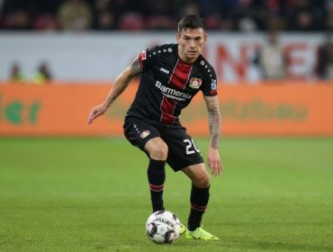 Representante de Charles Aránguiz descartó su salida inmediata del Bayer Leverkusen