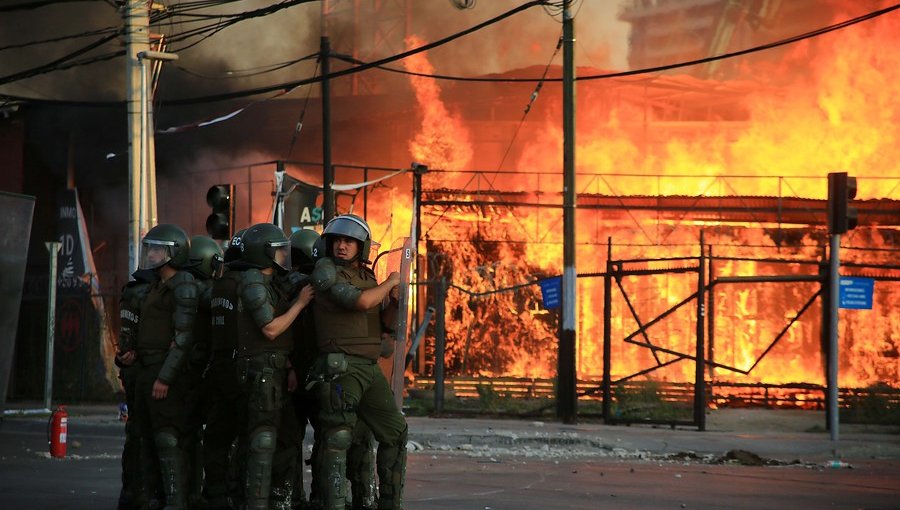 Carabineros y jornada de violencia en el país: "Nos recuerda los peores momentos de octubre"