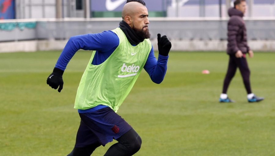 Arturo Vidal preocupó en Barcelona y no entrenó por precaución