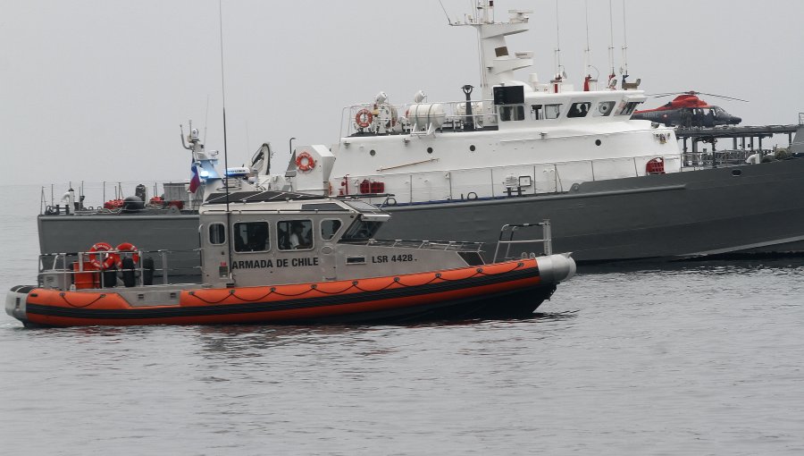 Un muerto y dos desaparecidos deja choque entre barco pesquero y lancha en Lebu