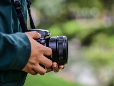 Denuncian cobro de $3.000 por fotografía en plaza de Viña: Municipio lo atribuye a ambulantes