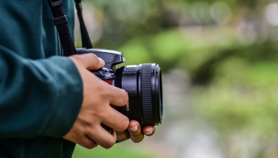 Denuncian cobro de $3.000 por fotografía en plaza de Viña: Municipio lo atribuye a ambulantes