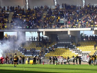 Tres hinchas de Coquimbo Unido quedan con prohibición de ingresar a estadios