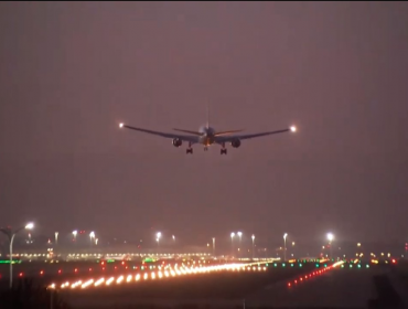 Terror en vuelo de Air Canada: luego de horas sobrevolando a baja altura, avión logró aterrizar de emergencia en Madrid