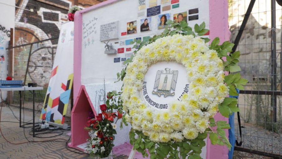 Con sentido homenaje, recuerdan a las cuatro víctimas de explosión de 2007 en la calle Serrano de Valparaíso