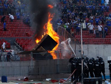 Los serios incidentes que provocaron hinchas de la U en partido por Copa Libertadores