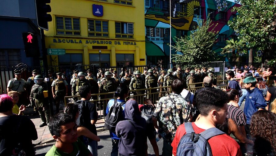 Tercera rendición de la PSU se lleva a cabo con manifestaciones en el Metro de Santiago y otros puntos