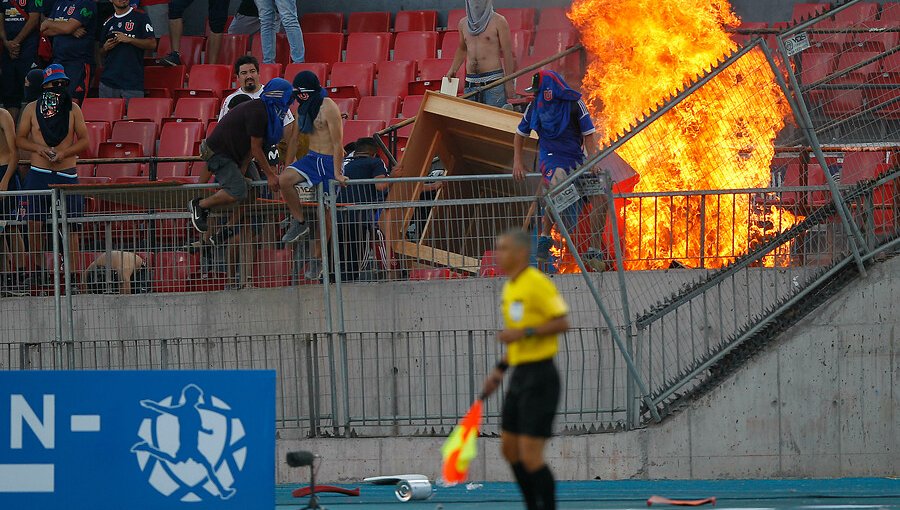 Castigo a la U sería inminente tras serios incidentes en partido de Libertadores