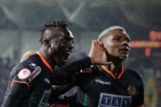 Junior Fernandes anotó en victoria del Alanyaspor ante Galatasaray por Copa de Turquía