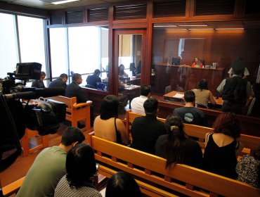 Con firma mensual quedó joven detenida por desórdenes durante protesta contra la PSU