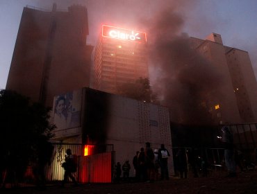 Bomberos controló incendio en museo Violeta Parra: Graves daños en el auditorio