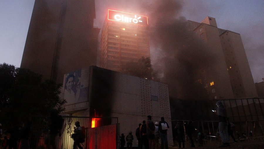 Incendio que afectó a Museo Violeta Parra dejó "daños totales" en auditorio