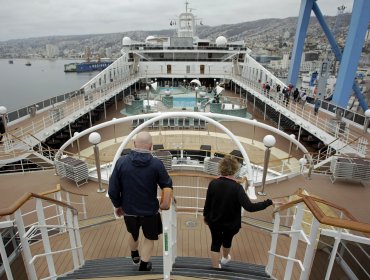 Crucero con capacidad para 3.300 pasajeros recaló en Valparaíso este domingo