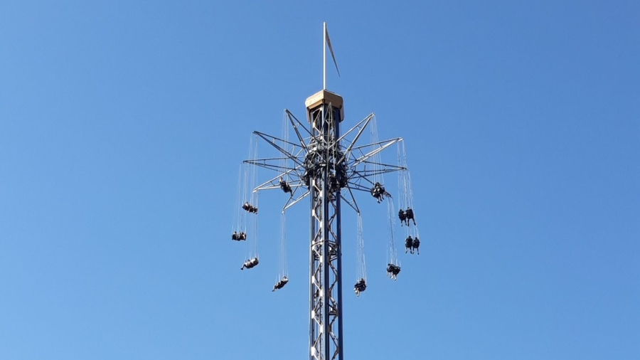 Corte de luz provocó que personas quedaran colgando cerca de media hora en juego de Fantasilandia