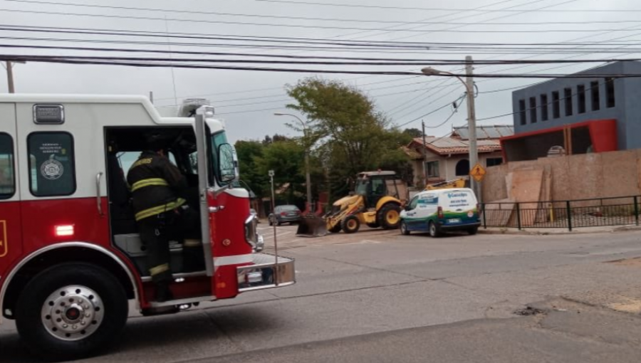 Maquinaria rompe una cañería y provoca fuga de gas en Reñaca