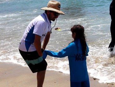 "Cerro al Agua": Niños damnificados por incendio en Rocuant y San Roque disfrutaron de actividades en playa San Mateo