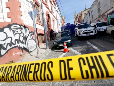 Nuevo asesinato en el cerro Alegre: hombre fue baleado desde un automóvil en movimiento