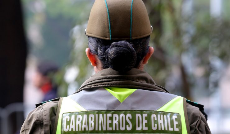 Dan de baja a carabinera acusada de estar implicada en robo de autos en Providencia