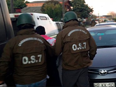 Allanan domicilios presuntamente vinculados a ataques a cuarteles de Carabineros en la capital