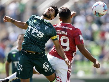 La U ganó a Wanderers con dos hombres menos y se instaló en la cima del torneo