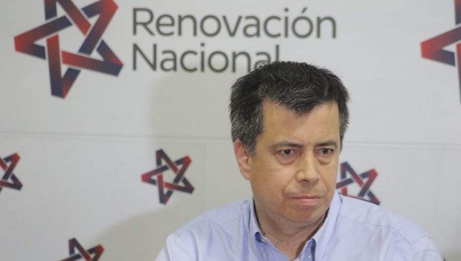Presentarán proyecto que obliga a cumplir con presencia completa en comisiones a parlamentarios
