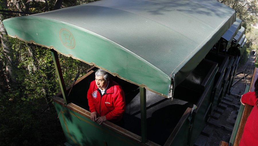 Funicular de cerro San Cristobal permanecerá cerrado por un año por reparaciones