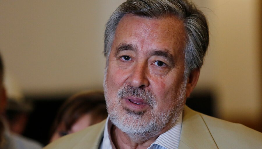 Senador Guillier presenta recurso en el Tricel para tener más tiempo en franja por el plebiscito